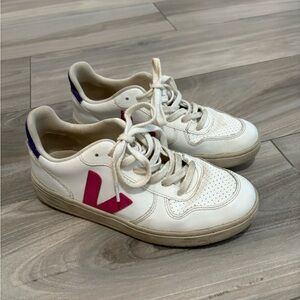 Vejas women’s sneakers